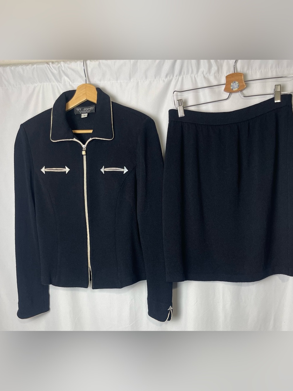 St. John Collection Black Knit 2 pic set Skirt Suit